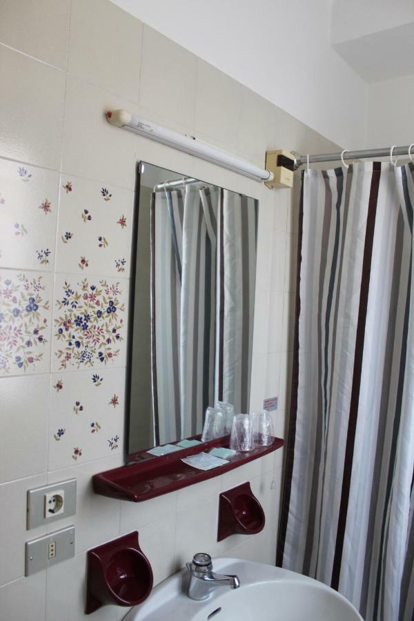 Albergo Tecla Lazise Luaran gambar